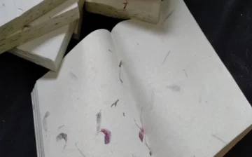 custom-made-blank-cover-handmade-cotton-paper-notebook-with-fresh-flower-petal-and-grass-GRUPOBLKM